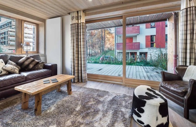 Ground floor, terrace, parking, tv, ski locker, 76m², Val d'Isère