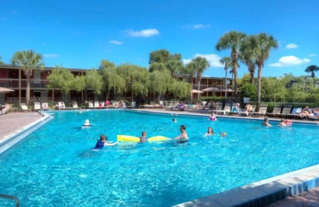 Group Theme Park Adventure! 3 Spacious Units, Near Sleuths Dinner Show, Restaurant, Pool