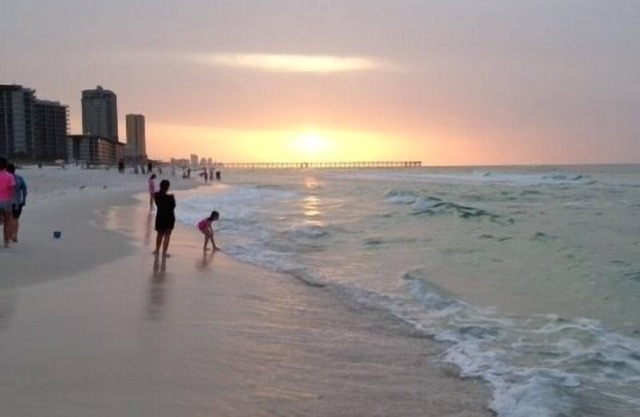 Gulf Front Getaway Great View of Pool & Beach From Balcony With Reserve Parking