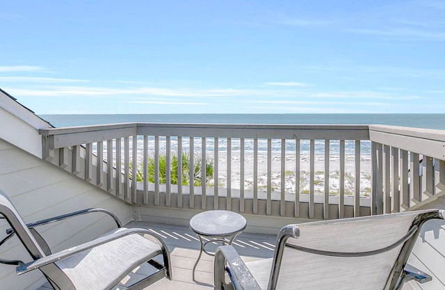 Gulf view retreat with private access to indian rocks beach & free WiFi