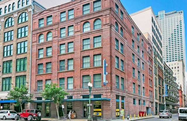 Hotel ∙ Gorgeous condo in Merchant Lofts by Hosteeva