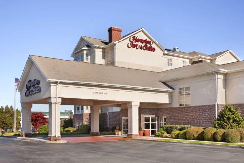 Hampton Inn Suites Airport 