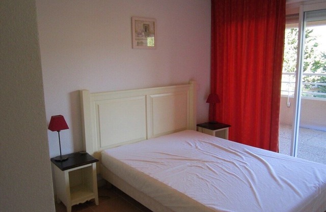 Heated swimming pool and direct access to the beach for 6 people - Le Lavandou