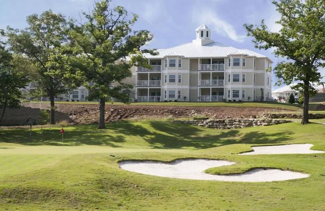 HICV Holiday Hills Resort 1BR Suite FRIDAY Check-In