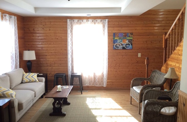 Hillside Cottage in Beautiful Downtown Hermann