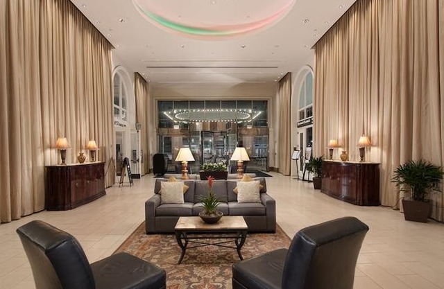 Hilton Indianapolis Hotel & Suites