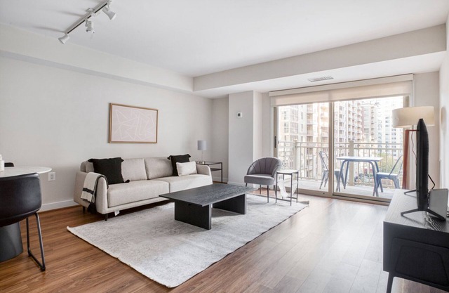 Hip Ballston 1BR w/Pool, W/D & Gym, walk to Bars & Metro, by Blueground