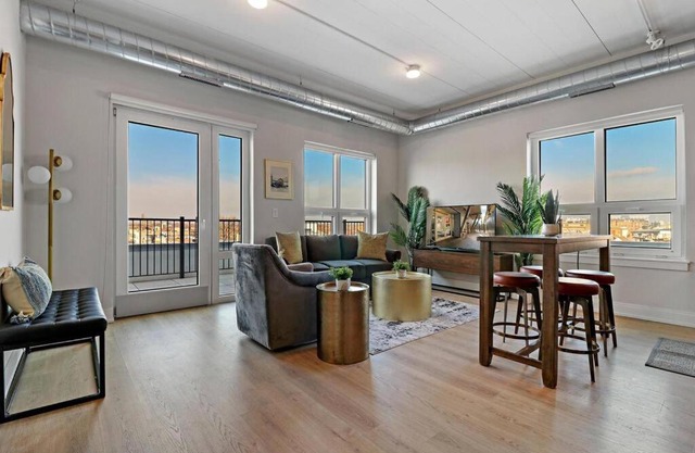 Hip & Stylish 2BR Apartment in Belmont - Belmont 606
