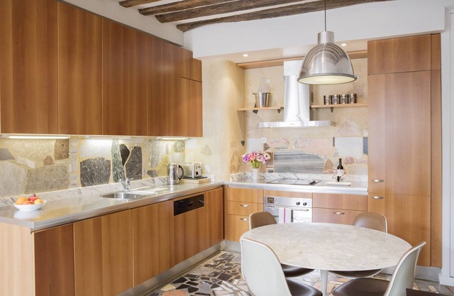 Historical Bastille St Antoine, Calm, Chic loft.