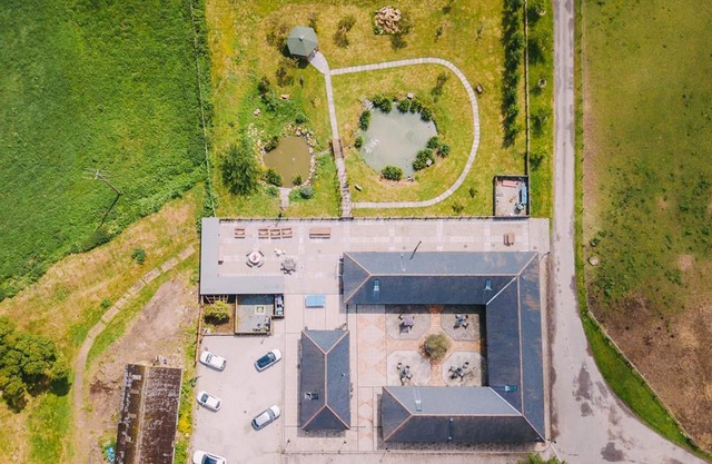 Hoad Farm Cottages - a cottage that sleeps 8 guests in 4 bedrooms