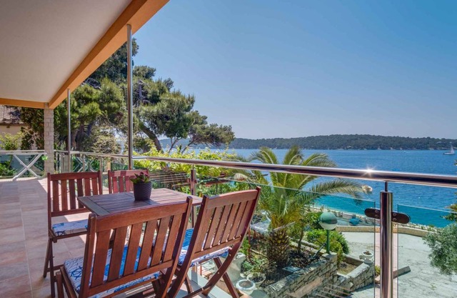 Holiday apartment with sea view