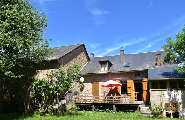 Holiday Gacogne Garden Terrace Barbecue 