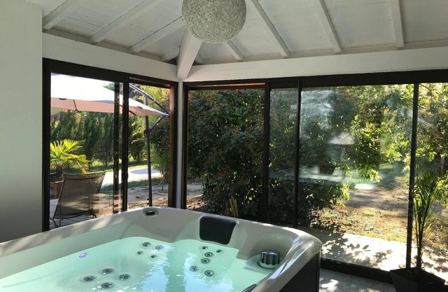 Holiday Vitrac Persons 