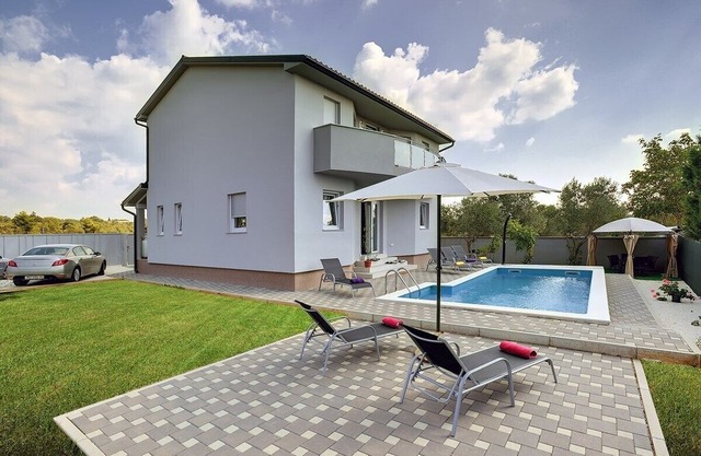 Holiday house Vodnjan for 8 persons with 4 bedrooms - Holiday house