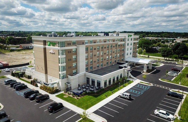 Holiday Inn Hotel & Suites Farmington Hills - Detroit NW, an IHG Hotel