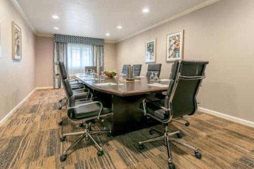 Holiday Inn Auburn Ihg Hotel 