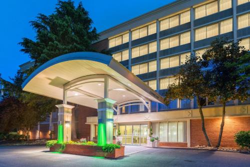 Holiday Inn Ihg Hotel 