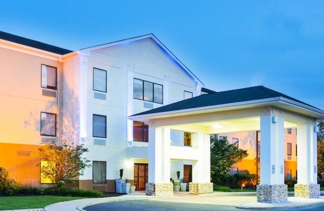 Holiday Inn Express & Suites Burlington - Mount Holly, an Ihg Hotel