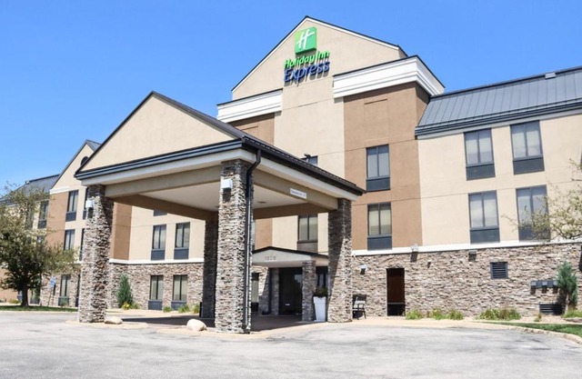 Holiday Inn Express Cedar Rapids Collins Road Ihg Hotel 