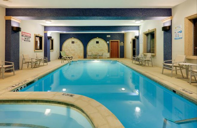 Holiday Inn Express Hotel & Suites Burleson/Ft Worth