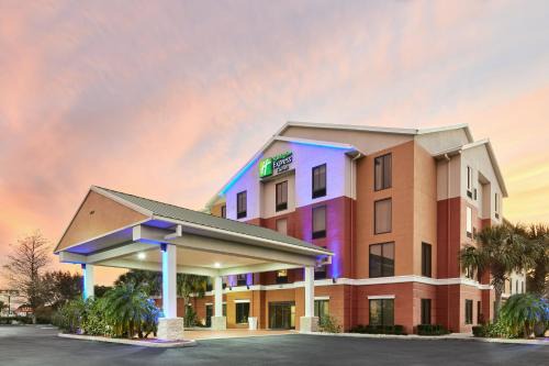 Holiday Inn Express Hotel 