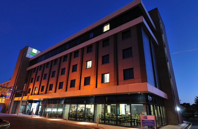 Holiday Inn Express London Heathrow T5, an Ihg Hotel