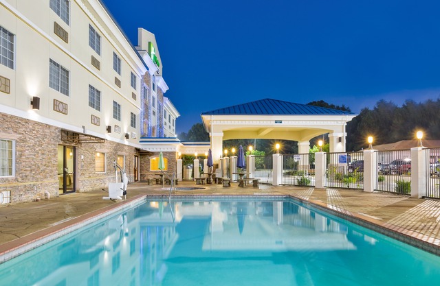 Holiday Inn Express Palestine, an IHG Hotel