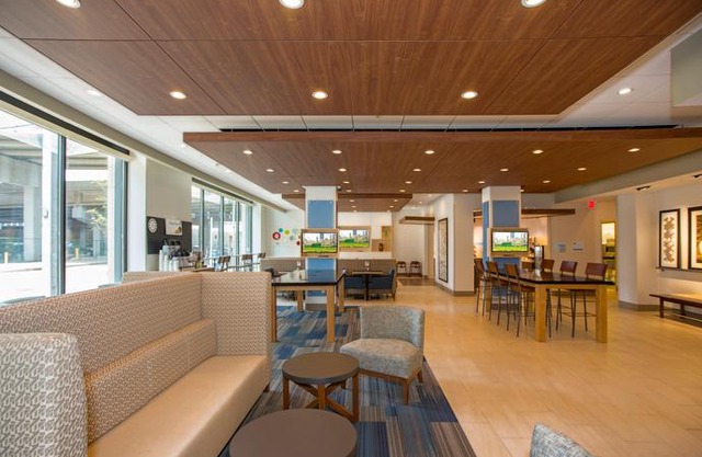 Holiday Inn Express & Suites Pittsburgh North Shore