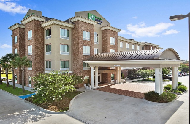 Holiday Inn Express Gonzales Ihg Hotel 