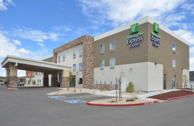 Holiday Inn Express Suites Williams Ihg Hotel 