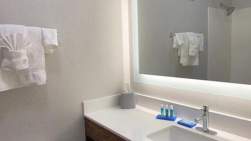 Holiday Inn Express Suites Jackson Ihg Hotel 