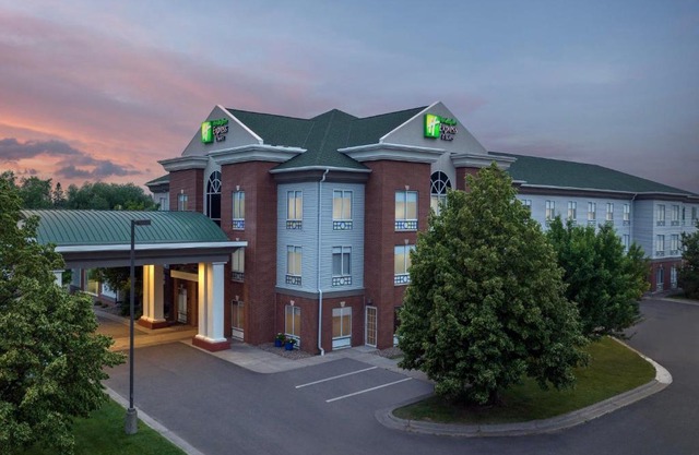 Holiday Inn Express Suites Ihg Hotel 