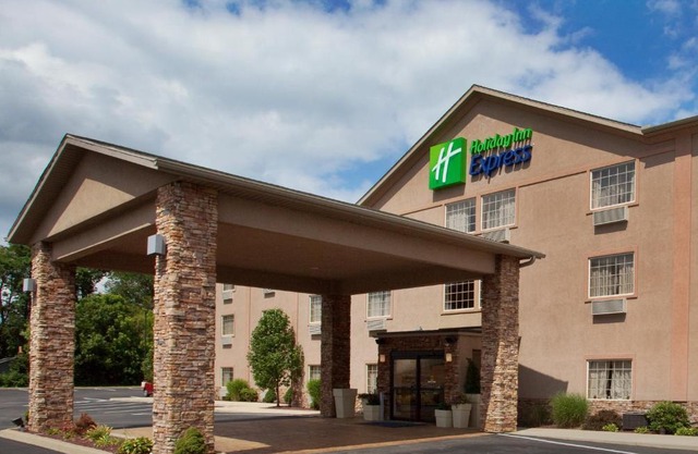 Holiday Inn Express Mount Scottdale Ihg Hotel 