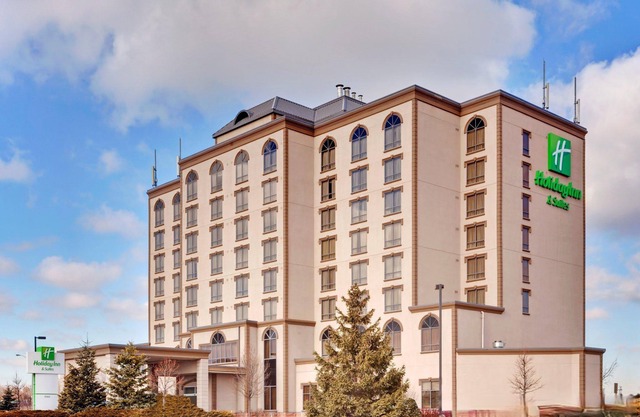 Holiday Inn Hotel Suites Mississauga Ihg 