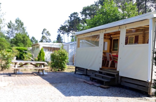 Bungalow Chambres Piscine Partagée Jardin Aménagé Et À Km La Plage 