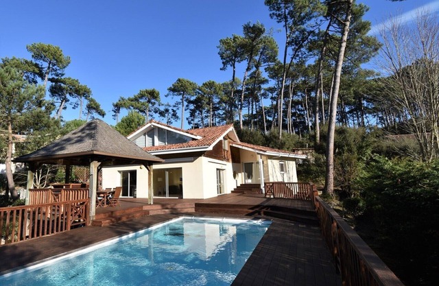 Hossegor villa with pool