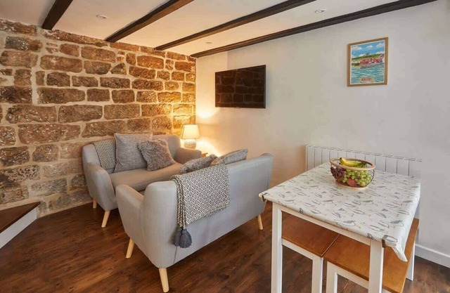 Host & Stay | Dolphin Cottage 1736