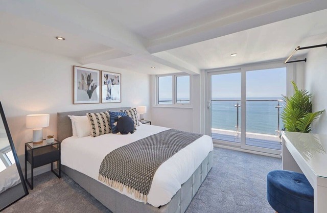 Host & Stay | Pier View Penthouse
