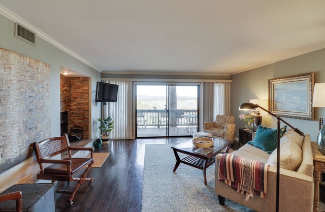Hot Springs Condo w/Lake Access & Community Pool