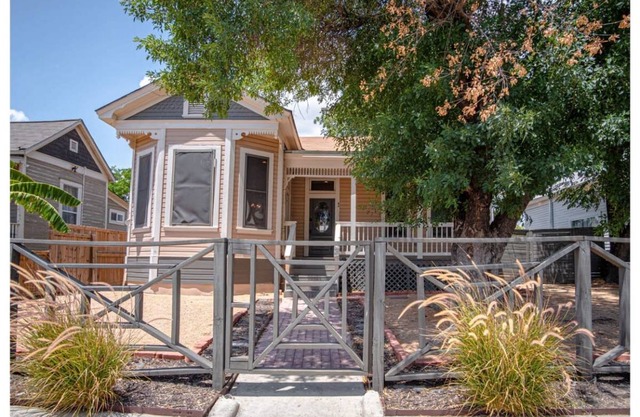 House ∙ 2 bedrooms ∙ 11 guests