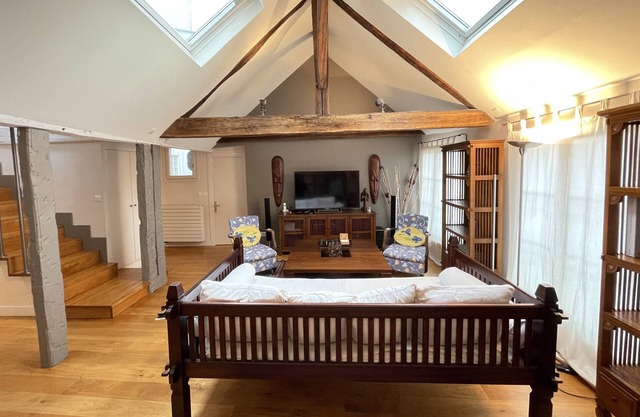 HS13 Marais Family Apartment
