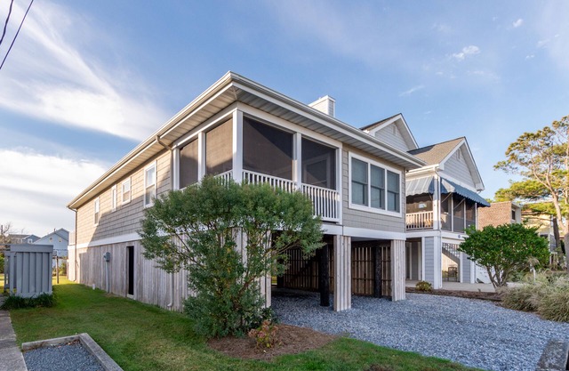 IDEAL LOCATION - ONLY A BLOCK AND A HALF TO BEACH- 208 Fourth Street, Bethany