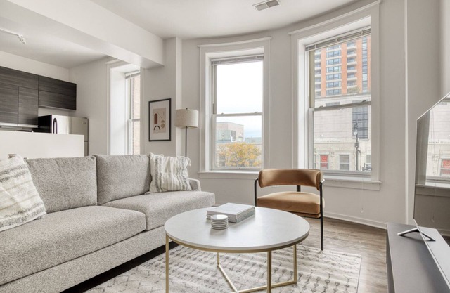 Impeccable South Loop 2BR nr L & Grant Park, by Blueground