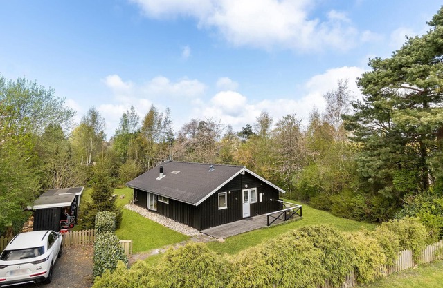 In the naturally beautiful area of Udsholt Strand lies this beautiful luxury holiday home.