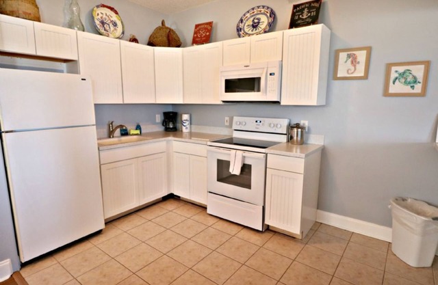 Inn at Camachee Harbor Deluxe Suite 25 Full Kitchen