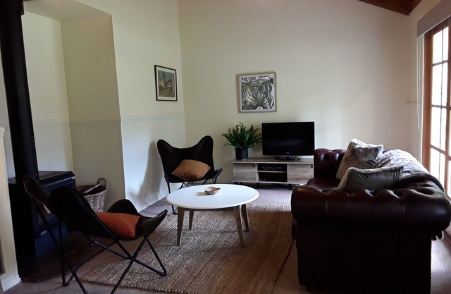 Jamieson Cottages by the River 1