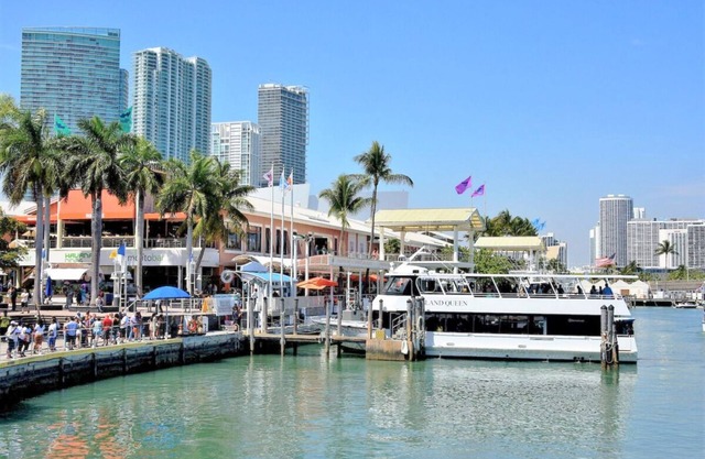 Just What You Were Looking For! 3 Spacious Rooms, Close to Downtown Miami!