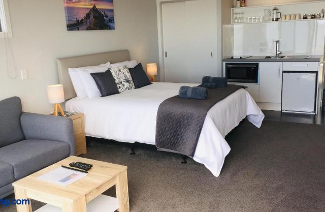 Kaka Point Views Apartment 2