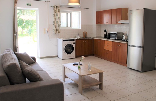 Kalamaki Plaza Apartments 