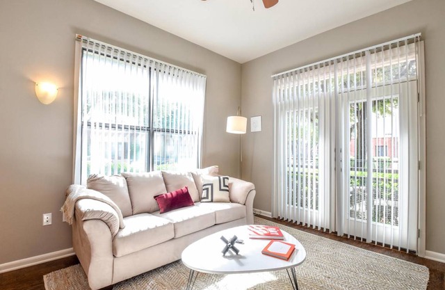Kasa | Bright & Airy 1BD + Pool Access | Plano